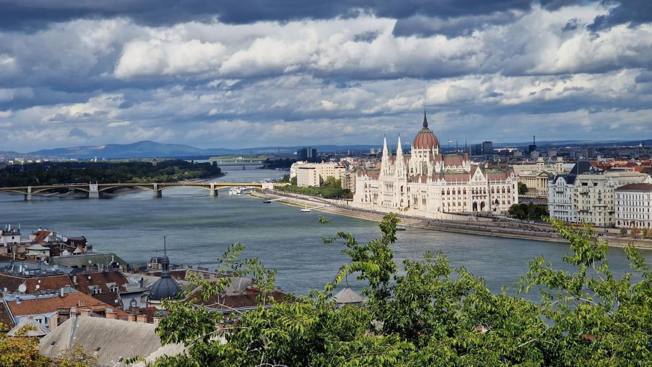 Parliament View Apartment Budapeste Exterior foto